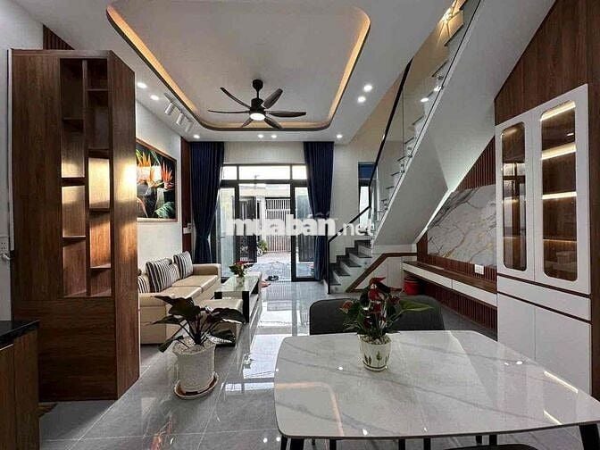 Gia đình tôi cần tiền cần bán căn nhà ngã xã mỹ hạnh nam