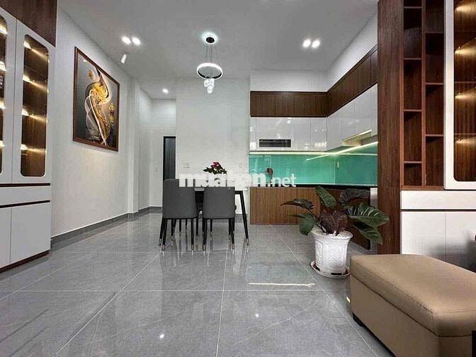 Gia đình tôi cần tiền cần bán căn nhà ngã xã mỹ hạnh nam