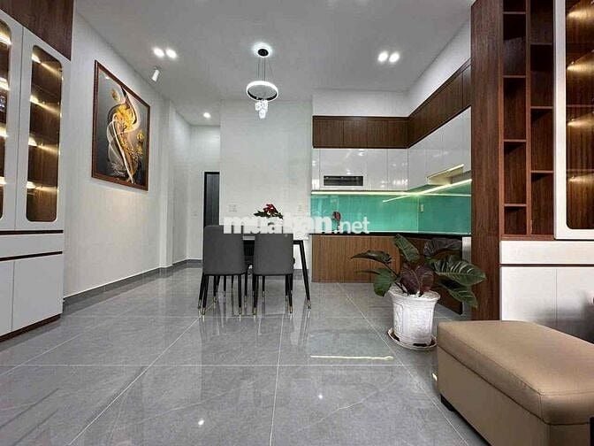 Gia đình tôi cần tiền cần bán căn nhà ngã xã mỹ hạnh nam