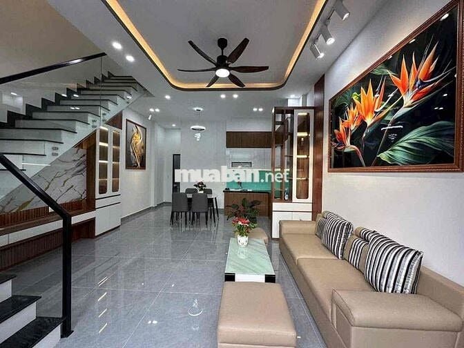 Gia đình tôi cần tiền cần bán căn nhà ngã xã mỹ hạnh nam