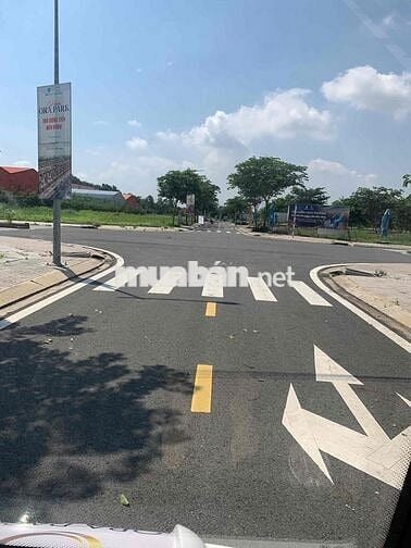Đất Nền Luền Kề Vinhomes Hóc Môn Giá 1,350 tỷ,SHR, Công Chứng Ngay