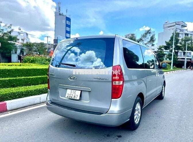 Hyundai Starex 2011 8 chỗ Bạc