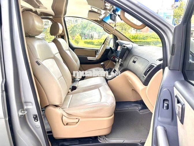 Hyundai Starex 2011 8 chỗ Bạc