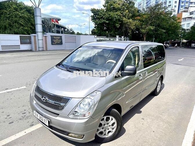 Hyundai Starex 2011 8 chỗ Bạc