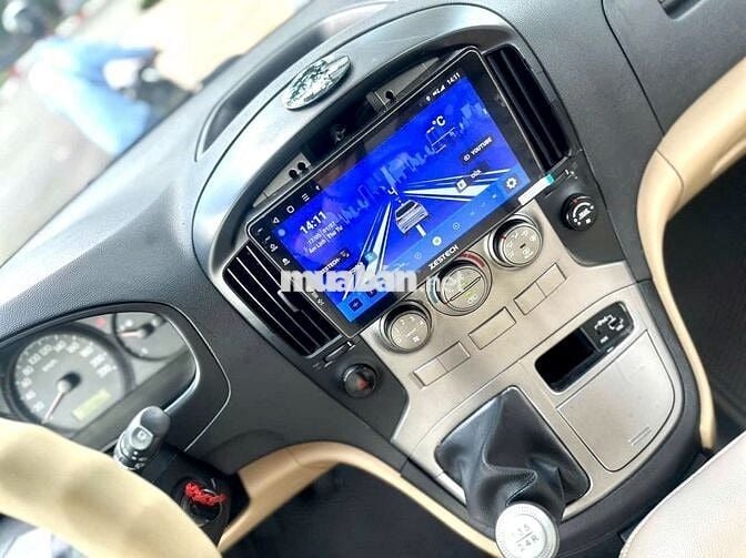 Hyundai Starex 2011 8 chỗ Bạc