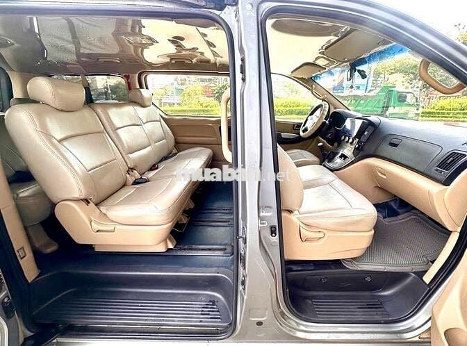 Hyundai Starex 2011 8 chỗ Bạc