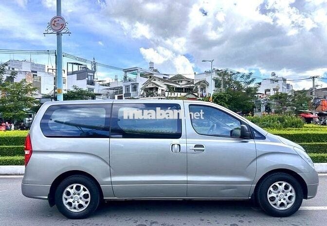 Hyundai Starex 2011 8 chỗ Bạc