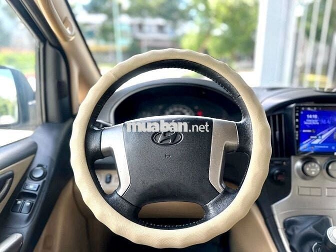 Hyundai Starex 2011 8 chỗ Bạc