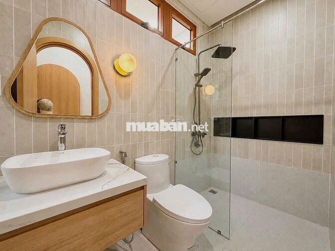 Cho thuê nhà 3 phòng ngủ thiết kế hiện đại đẹp, nội thất cao cấp 