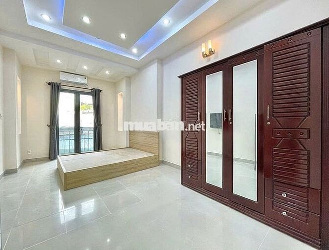 Phòng ban công- 35m2-Full nội thất-TV-Tầng cao-View đẹp-Chợ Bà Chiểu 