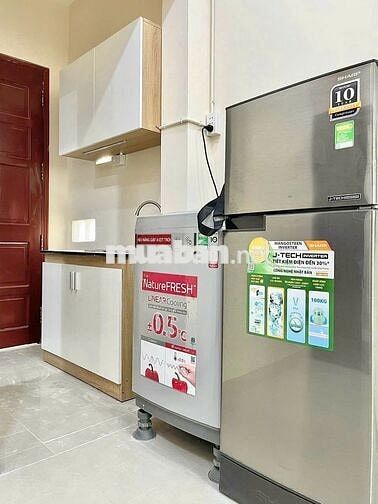Phòng ban công- 35m2-Full nội thất-TV-Tầng cao-View đẹp-Chợ Bà Chiểu 