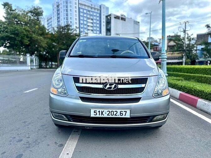 Hyundai Starex 2011 8 chỗ Bạc