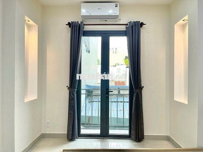 Phòng ban công- 35m2-Full nội thất-TV-Tầng cao-View đẹp-Chợ Bà Chiểu 