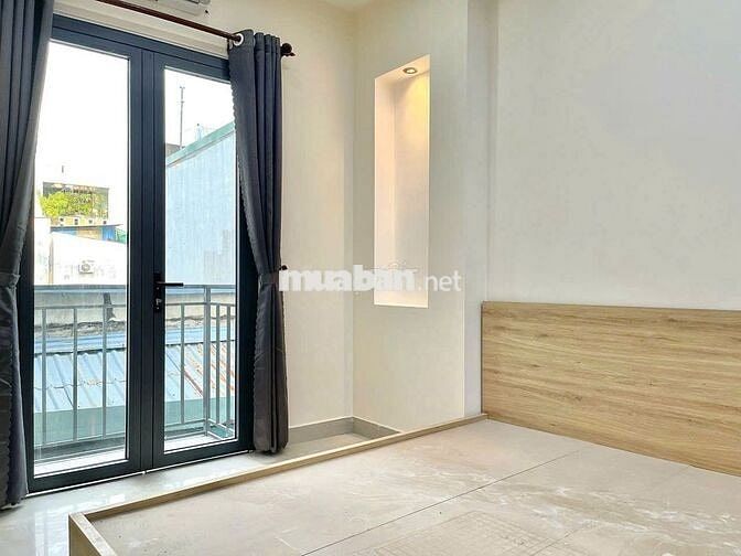 Phòng ban công- 35m2-Full nội thất-TV-Tầng cao-View đẹp-Chợ Bà Chiểu 