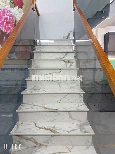 Cần bán căn nhà gần trường học các cấp, bệnh viện, chợ.