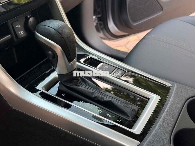Mitsubishi Xpander Premium 2025 Bạc 5000 km