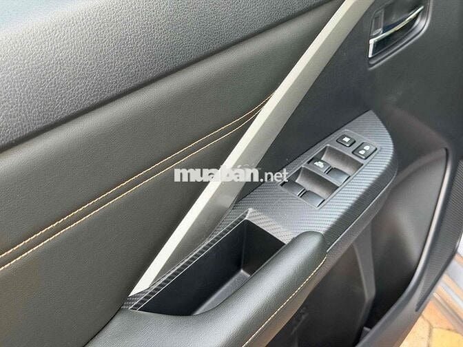 Mitsubishi Xpander Premium 2025 Bạc 5000 km