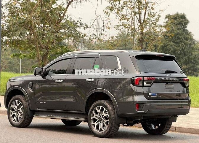 Ford Everest Titanium 4x2 SX 2024 Xám 18.000km