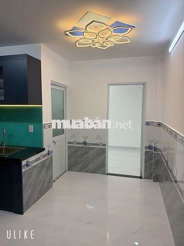 Cần bán căn nhà gần trường học các cấp, bệnh viện, chợ.