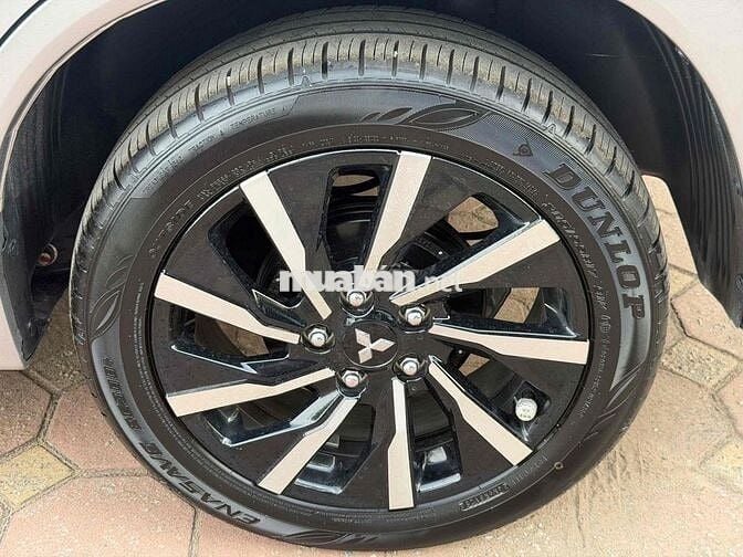 Mitsubishi Xpander Premium 2025 Bạc 5000 km