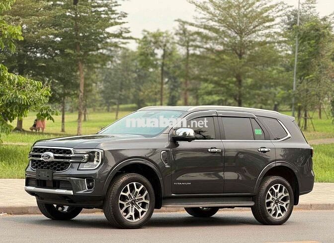Ford Everest Titanium 4x2 SX 2024 Xám 18.000km