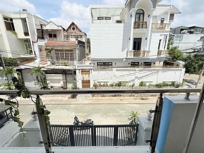 phòng ban công thoáng rộng rãi kdc gia hoà gần ql50 bx q8 ueh