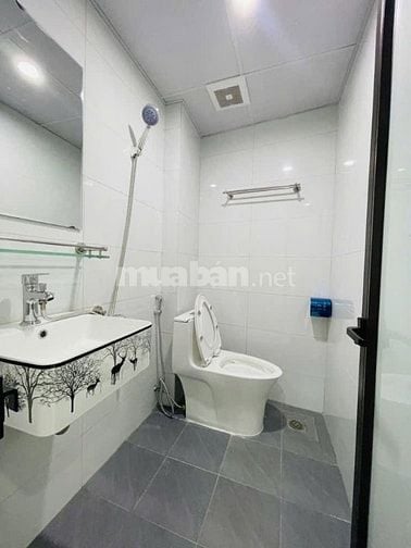Bán Căn Nhà Dòng Tiền 8 Tầng Ô Tô Tránh.