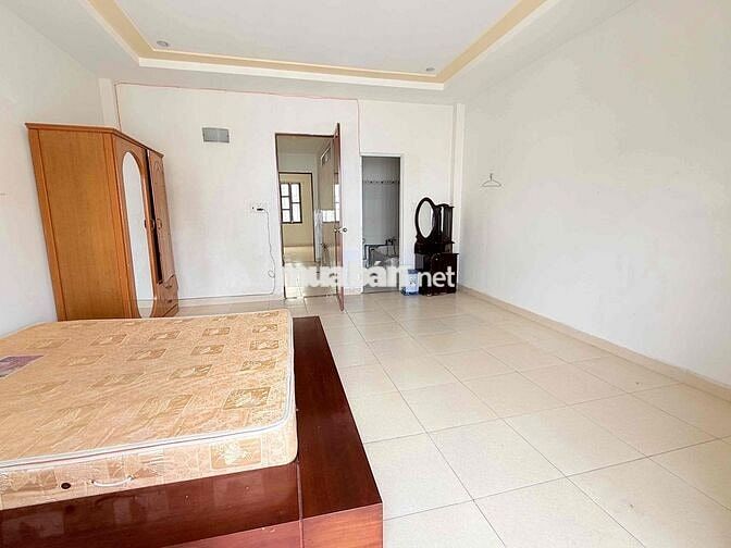 phòng ban công thoáng rộng rãi kdc gia hoà gần ql50 bx q8 ueh