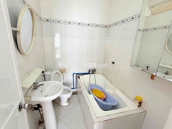 phòng ban công thoáng rộng rãi kdc gia hoà gần ql50 bx q8 ueh