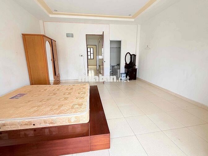 phòng ban công thoáng rộng rãi kdc gia hoà gần ql50 bx q8 ueh