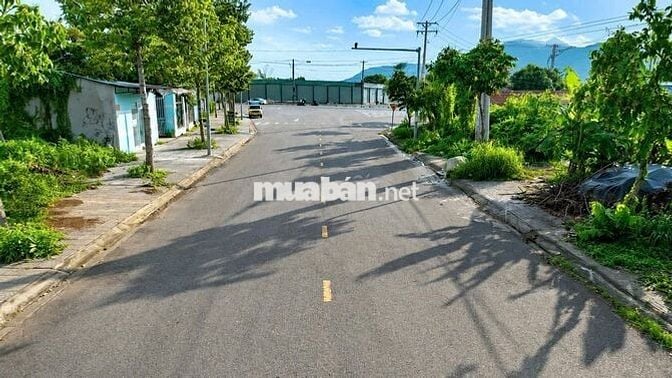 BÁN GẤP LÔ BIỆT THỰ 140M² KDC ĐÔNG ĐÚC XÂY DỰNG ĐƯỢC NGAY