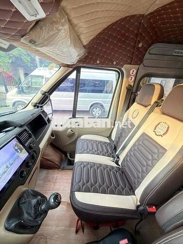 Ford Transit 2018 Ghế Âu Bạc