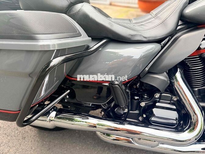 Harley Davidson CVO Street Glide 117 ABS 2018 Xám