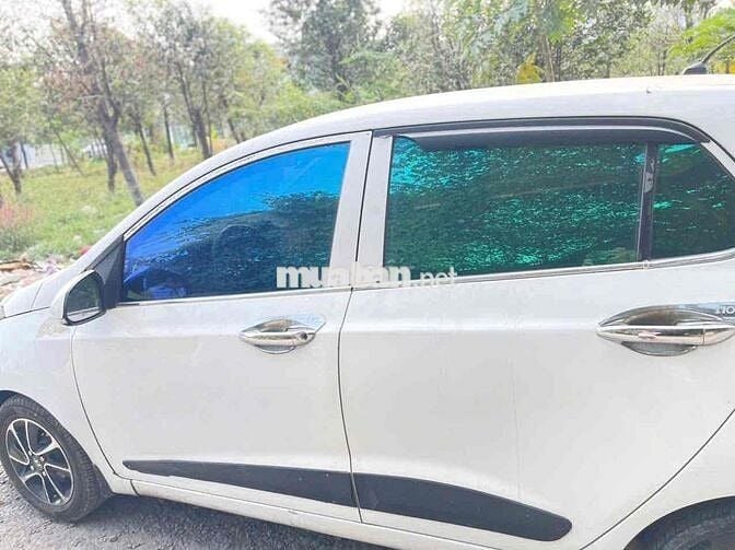 Hyundai Grand i10 Trắng 5 chỗ