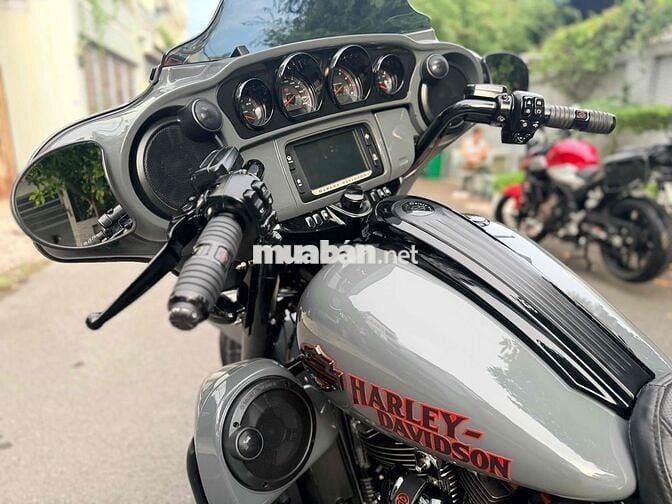 Harley Davidson CVO Street Glide 117 ABS 2018 Xám