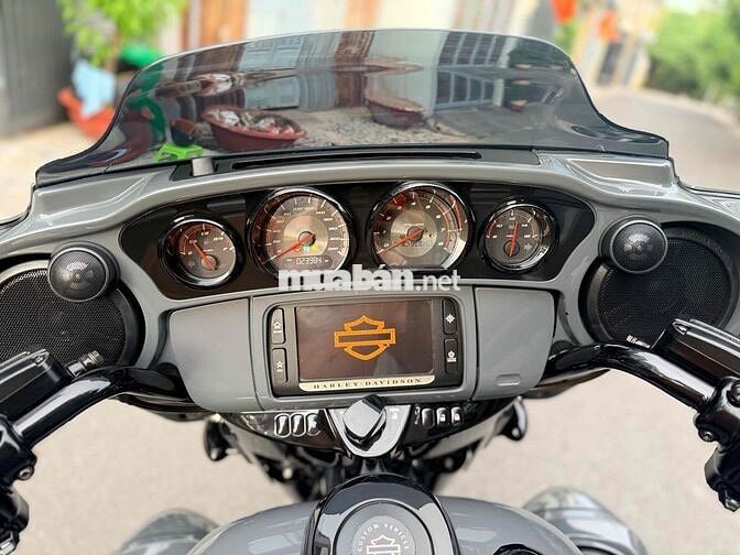 Harley Davidson CVO Street Glide 117 ABS 2018 Xám