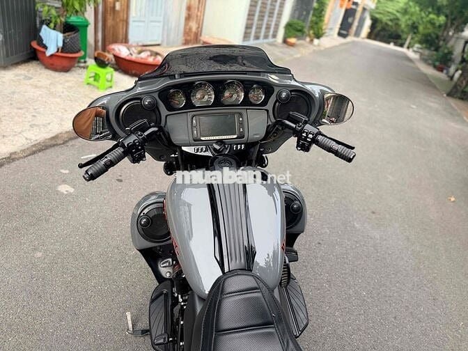 Harley Davidson CVO Street Glide 117 ABS 2018 Xám