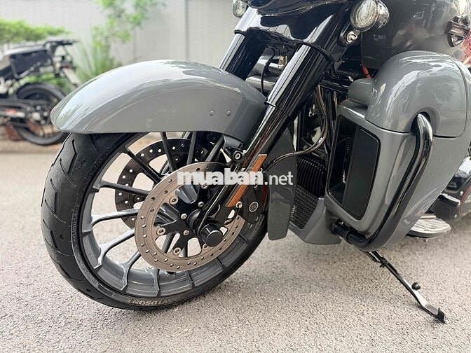Harley Davidson CVO Street Glide 117 ABS 2018 Xám