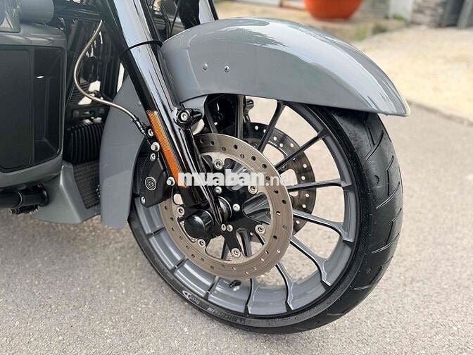 Harley Davidson CVO Street Glide 117 ABS 2018 Xám