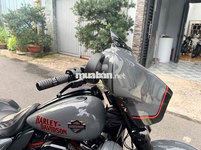 Harley Davidson CVO Street Glide 117 ABS 2018 Xám