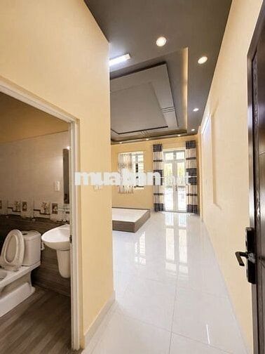 BÁN NHÀ ĐƯỜNG NGUYÊN HỒNG - 3 TẦNG BTCT 4PN 3WC - NGANG LỚN VUÔNG VỨC