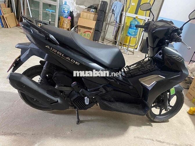 Honda Air Blade Đặc Biệt 4Val Đen Vàng