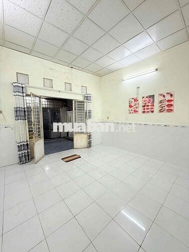 Nhà Sân vườn 2 phòng hẻm Trần Hoàng Na