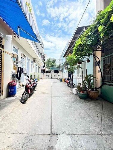 NHÀ ĐẸP 4 TẦNG GẦN TÂN QUÝ SIÊU THỊ AEON 40m2 4x10 Hướng Đông Nam