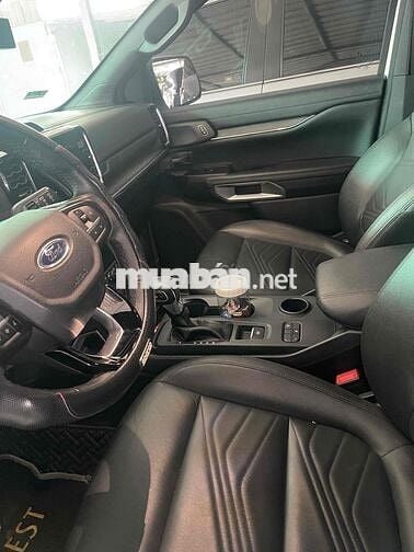 Ford Everest Titanium 1 Cầu 2022 33000 km Trắng