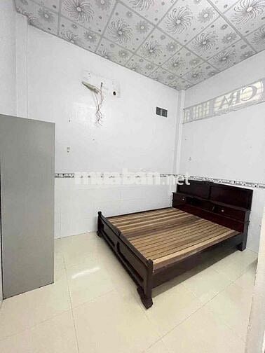 Nhà Sân vườn 2 phòng hẻm Trần Hoàng Na