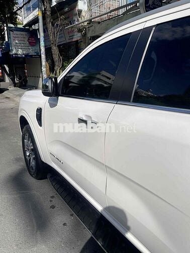 Ford Everest Titanium 1 Cầu 2022 33000 km Trắng
