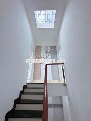 NHÀ ĐẸP 4 TẦNG GẦN TÂN QUÝ SIÊU THỊ AEON 40m2 4x10 Hướng Đông Nam