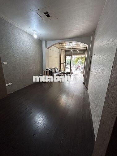 Chính chủ cho thuê mặt bằng 30m² tầng 1 mặt đường Hoàng Hoa Thám