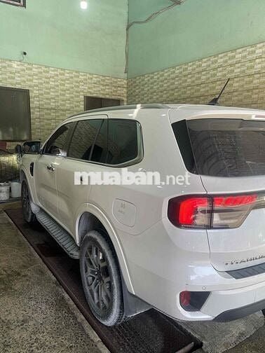 Ford Everest Titanium 1 Cầu 2022 33000 km Trắng